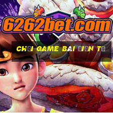 Chơi game bài điện tử